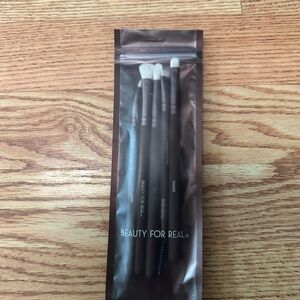 Beauty For Real set of 5‎ makeup brushes. Brand new unopened